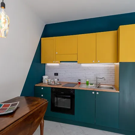 Guesthost - Bright Terrace Near Appartamento *