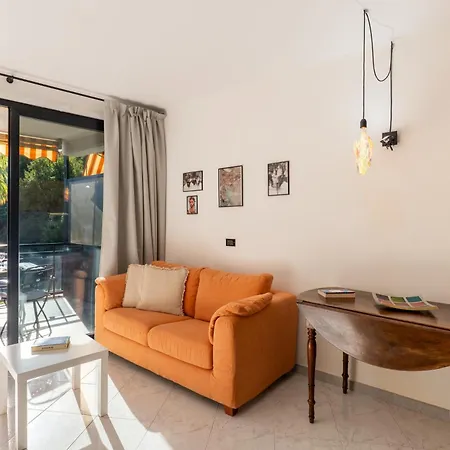Guesthost - Bright Terrace Near Appartamento *