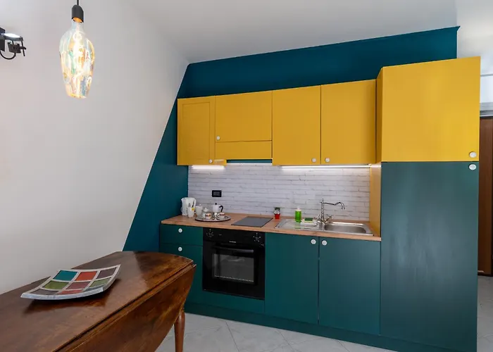 Guesthost - Bright Terrace Near Appartamento *
