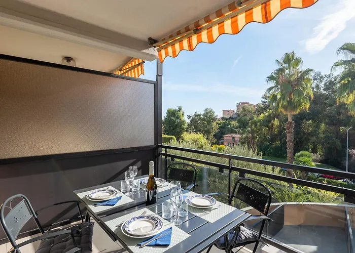 Guesthost - Bright Terrace Near Appartamento